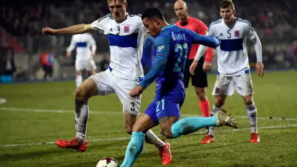 United flop Depay saves Dutch blushes